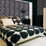 Фото метровые обои черного цвета с мелким рисунком в спальне